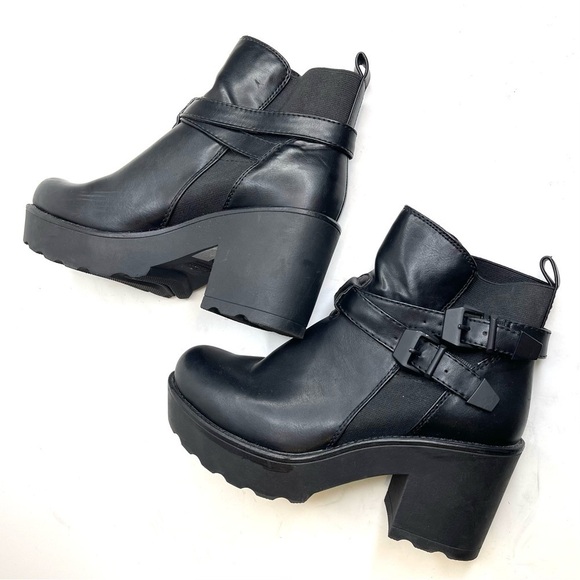 Chunky Black Boots with Buckles Primadonna From Italy - Picture 3 of 9